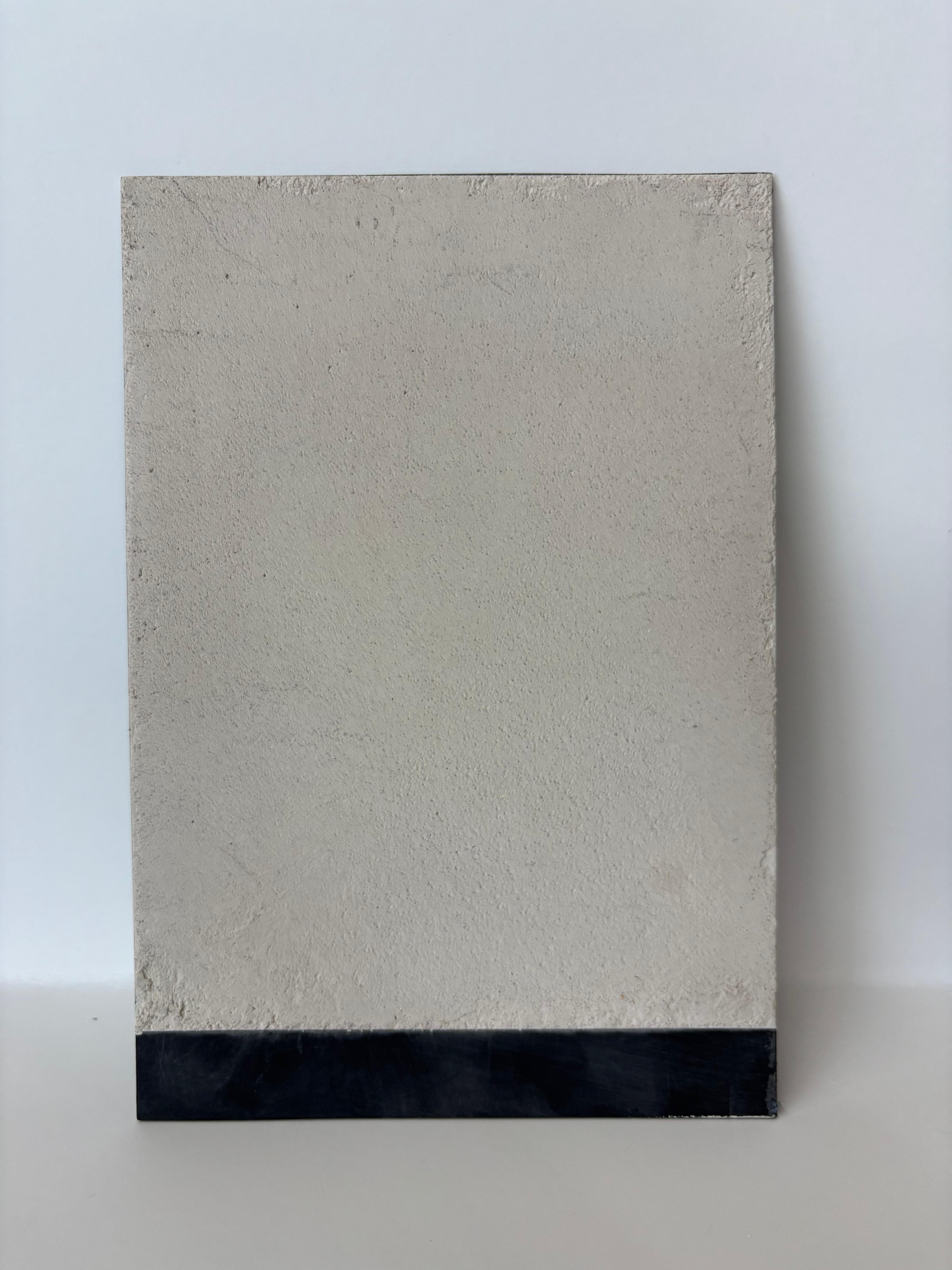 Smooth plaster finish in a light taupe tone